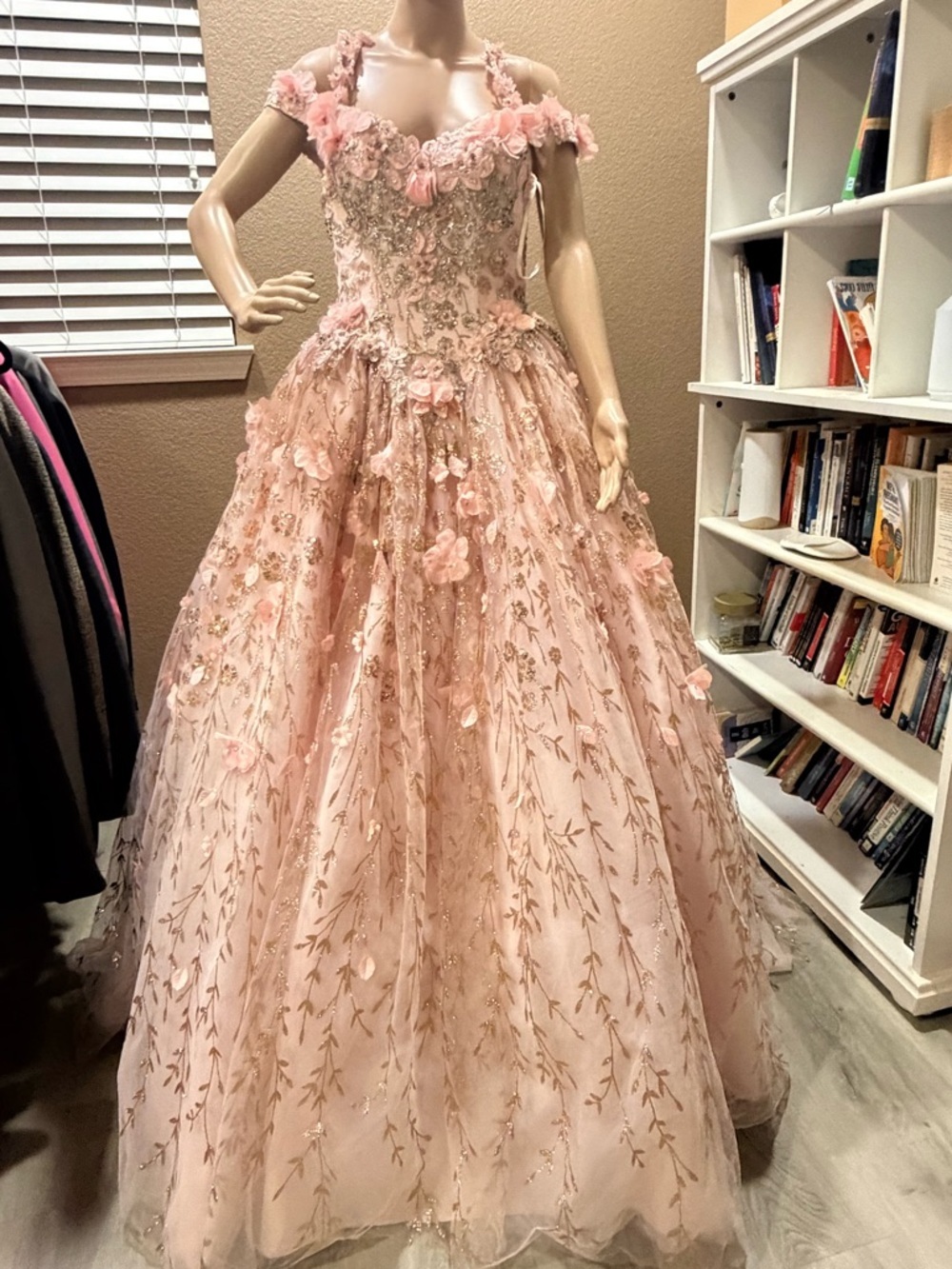 Dancing Queen U S A Gown Sweet 16/Quince Sweetheart Neckline Embroidered Sz  S - Picture 6 of 11